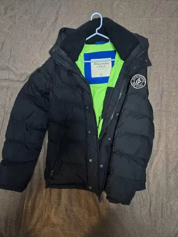 Abercrombie & Fitch 블랙 다운 자켓 M