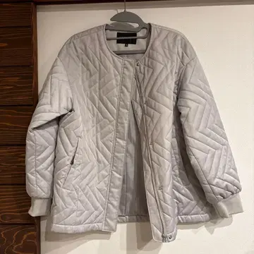 INDIVI 노카라 퀼팅 자켓 라이트 그레이