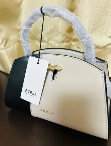 무료배송 FURLA 핸드백 베이지/블랙 미사용 새상품