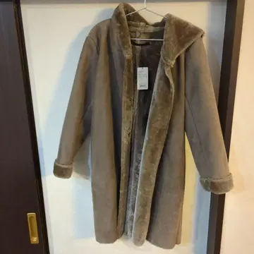 KBF 후드 부착 무스탕 코트