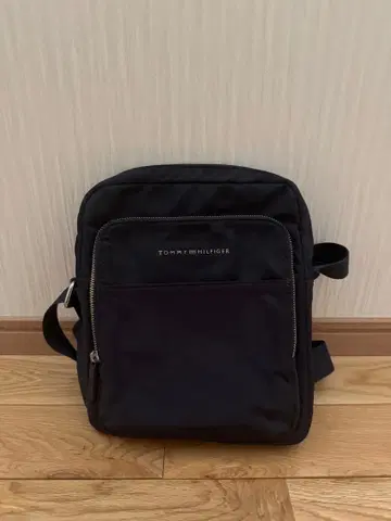 TOMMY HILFIGER 블랙 숄더백