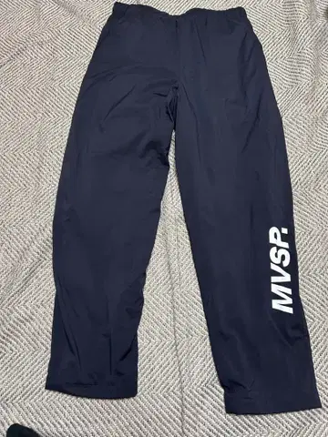 데상트 HEATNAVI 사이드 로고 테이퍼드 팬츠 네이비 M 사이즈