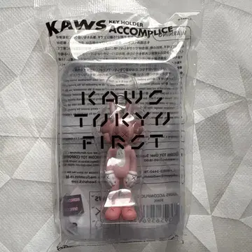 KAWS TOKYO FIRST 키링 핑크 메디콤토이