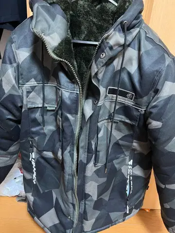 카모 패턴 패딩 자켓 후드 부착 보아 안감 방한 겨울 아우터