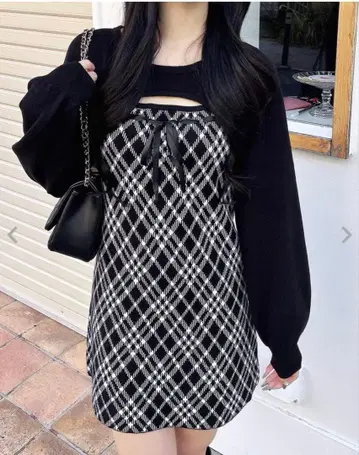 데콜테 오픈 체크 무늬 절개 니트 원피스