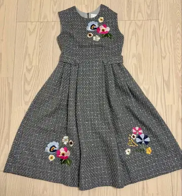 새상품급 chesty 트위드 자수 원피스 그레이