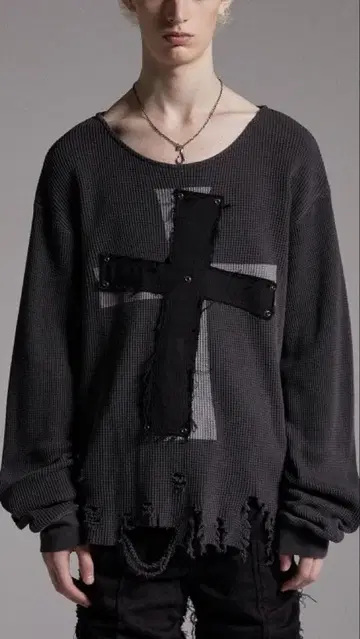 [ 새상품 택 포함 ] 크로스 패치 데미지 써멀 롱T [ Grancy ]