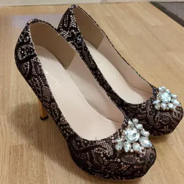 하자품 레이스 디자인 비쥬 포함 하이힐