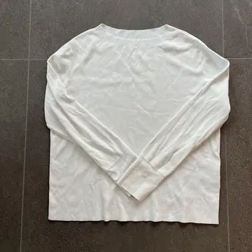 SOEJU 화이트 긴팔 티셔츠