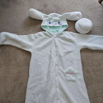 토끼 귀 달린 후드 룸웨어