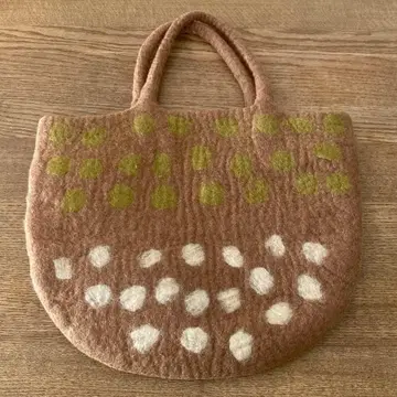 펠트 토트백 베이지 도트 무늬