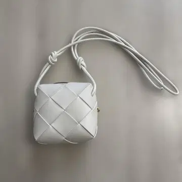 화이트 꼬임 디자인 숄더백