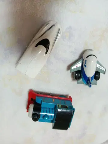 토마스 미니카 9x5 cm