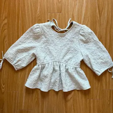 ZARA 화이트 페플럼 백 오픈 자카드 퍼프 슬리브 블라우스 S