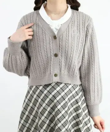 Fi.n.t 핀트 모노그램 로고 자수 케이블 니트 가디건 그레이