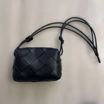 꼬임 디자인 블랙 가죽 숄더백