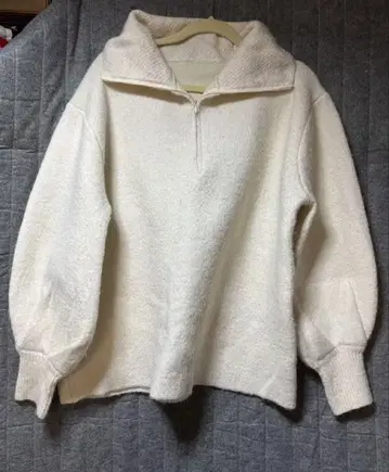 [ mystic ] 화이트 하프 지퍼 플리스 스웨터