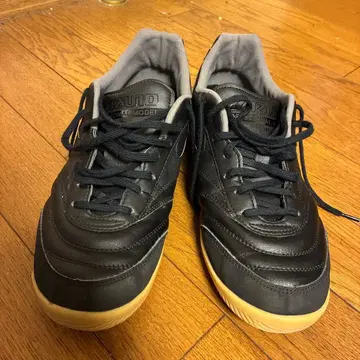 미즈노 풋살화 블랙 26.5cm