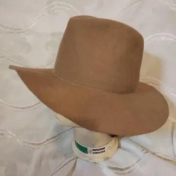 초특가 세일! 택 포함 새상품 JANE SMITH 모자