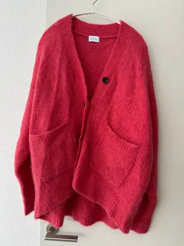 핑크 가디건 버튼 포함