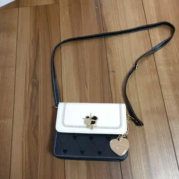 화이트/블랙 퀼팅 숄더백