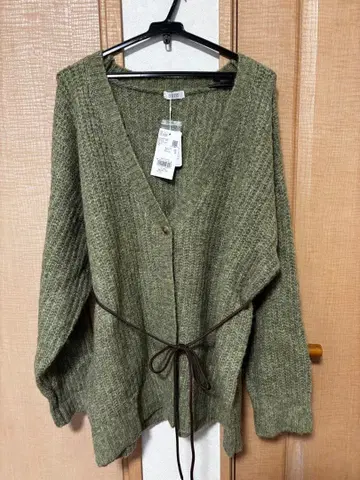 올리브 그린 V넥 가디건 F2