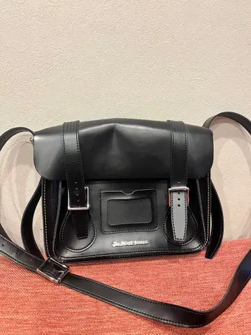 닥터 마틴 블랙 메신저 백
