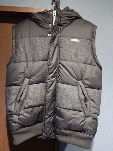 GSRD 후드 부착 다운 베스트 네이비