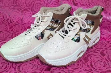 미사용 새상품 화이트/브라운 하이컷 스니커즈 26cm