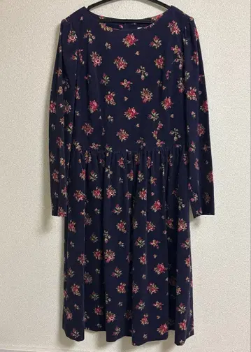 Laura Ashley 네이비 꽃무늬 긴팔 원피스