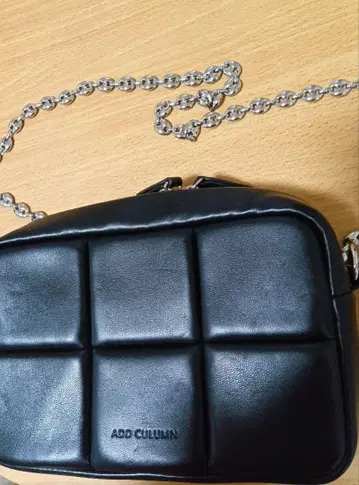 아드카람 체인 숄더백 블랙