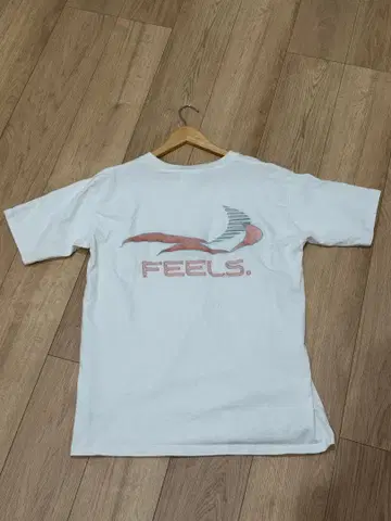 FEELS 화이트 T셔츠 백 프린트 우에스기 슈헤이