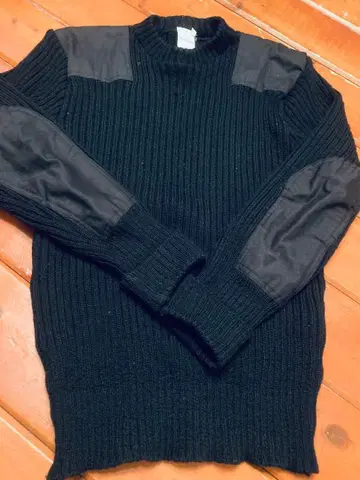 블랙 니트 스웨터 어깨 팔꿈치 패치