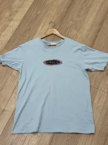 FEELS 로고 T셔츠 라이트 블루 우에스기 슈헤이