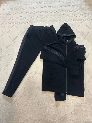 플리스 소재 맨투맨 상하의 세트 후드 부착 블랙