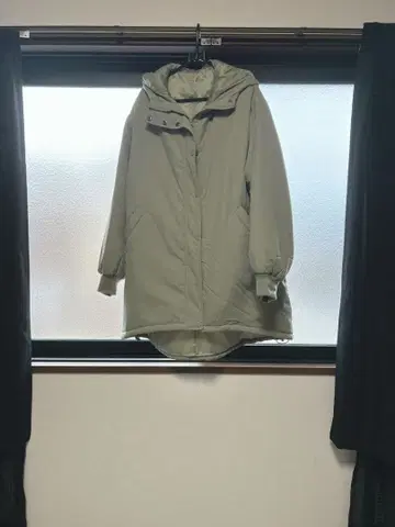 후드 부착 충전솜 몬스터 후드티 라이트 카키