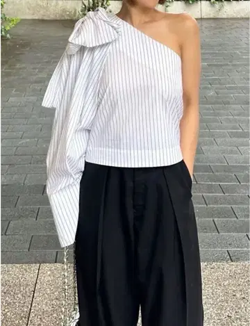 프릴 장식 스트라이프 편측 어깨 상의 프리 사이즈