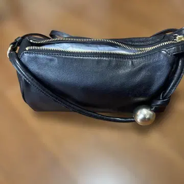 블랙 가죽 숄더백