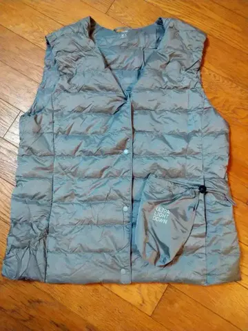 유니클로 울트라 라이트 다운 이너 베스트 그레이