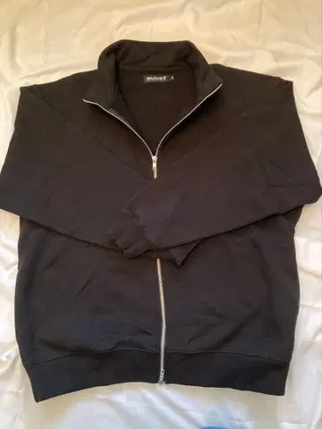 BEAMS T 블랙 집업 트레이닝복