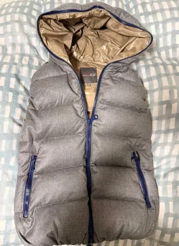 DUVETICA 그레이 다운 베스트 후드 부착
