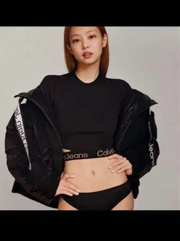 Calvin Klein 제니 착용