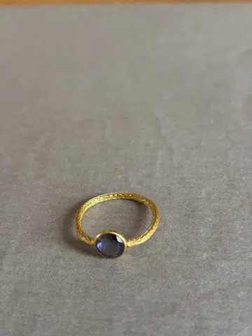 마리엘렌 드 타야크 땋은 반지 자수정 22K