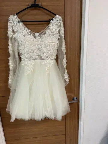 아이보리 긴팔 웨딩 드레스