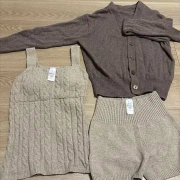 무인양품 베이지 룸웨어 M 사이즈 가격 인하 있음. 가디건 선물