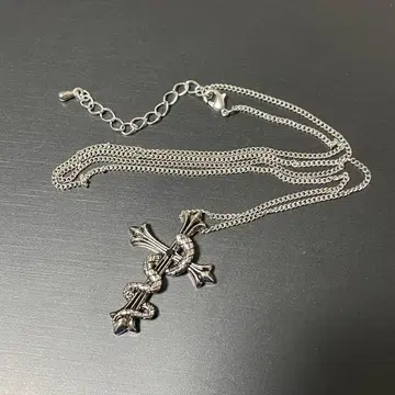 [ gibous ] CROSS SNAKE NECKLACE