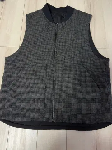 그레이 체크 무늬 집업 베스트