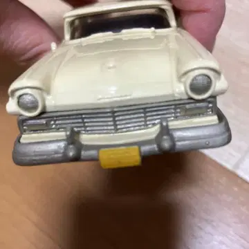 크림색 미니카 프론트 그릴 포함