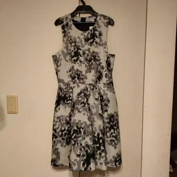 귀여운 원피스 H&M 그레이 계열 꽃무늬 원피스 EUR 38
