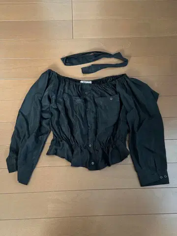 Dept 오프숄더 실크 셔츠